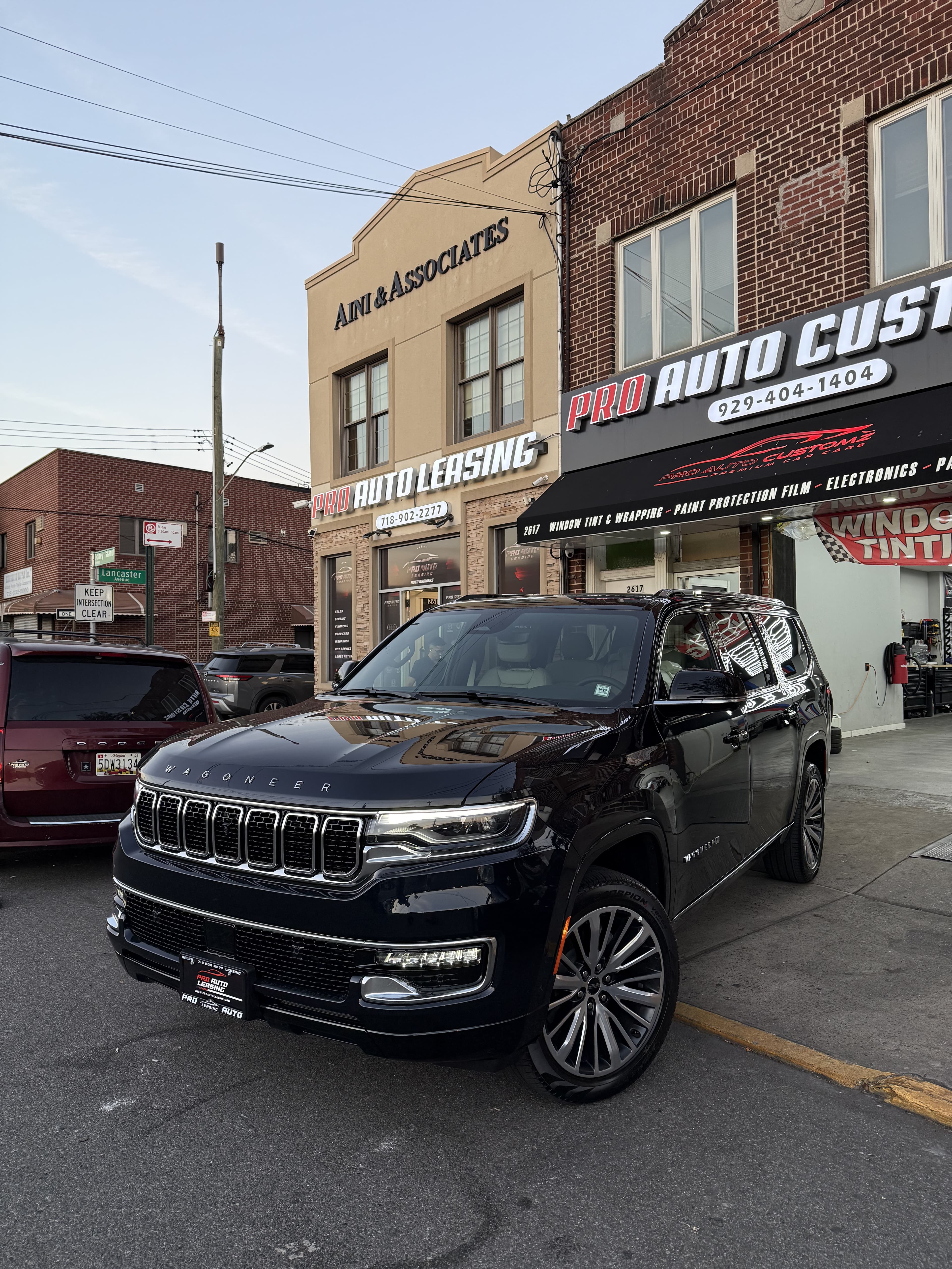 Jeep Grand Wagoneer - View 1