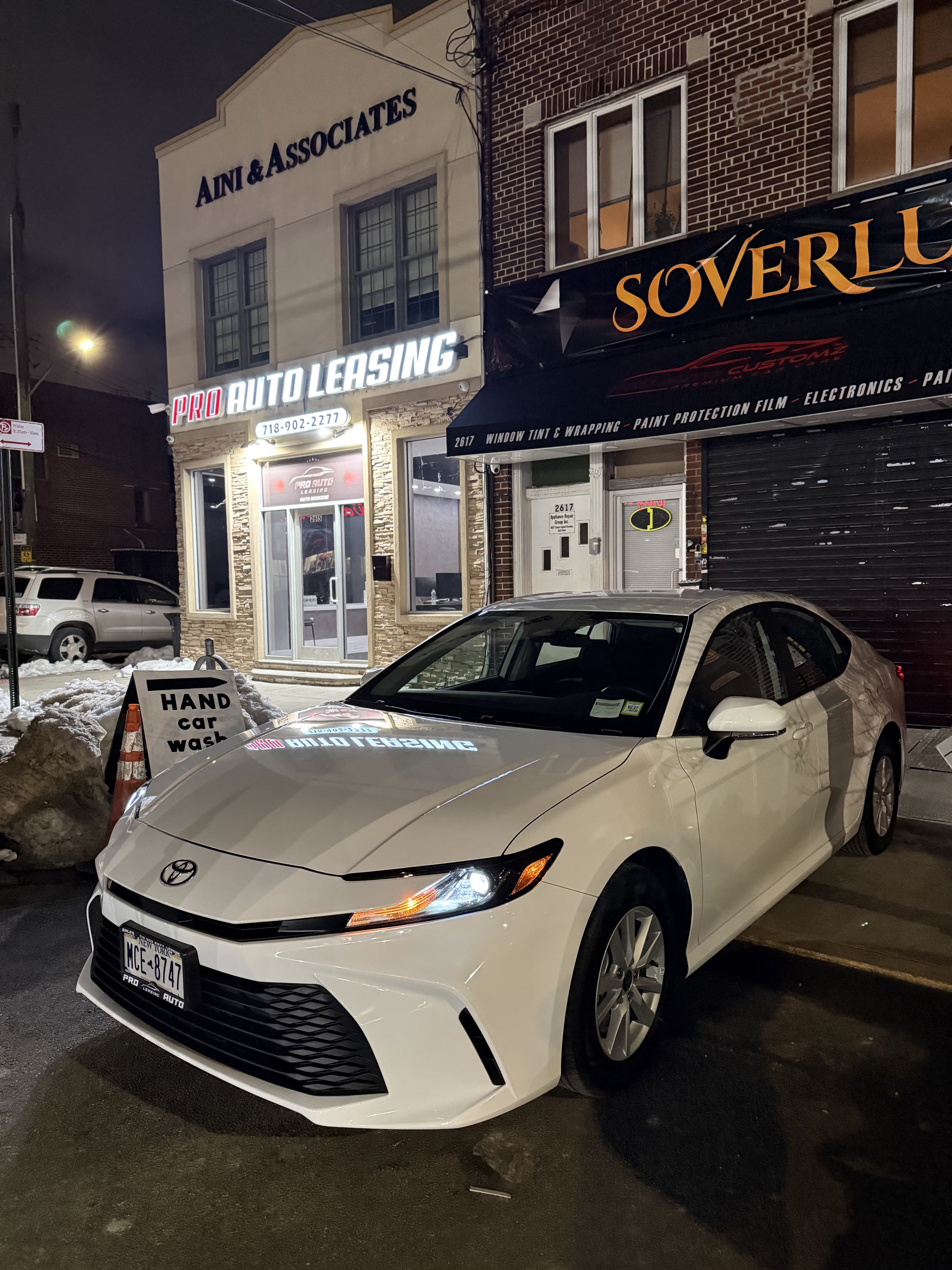 Toyota Camry SE - View 1
